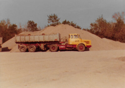 gros camion transport terre